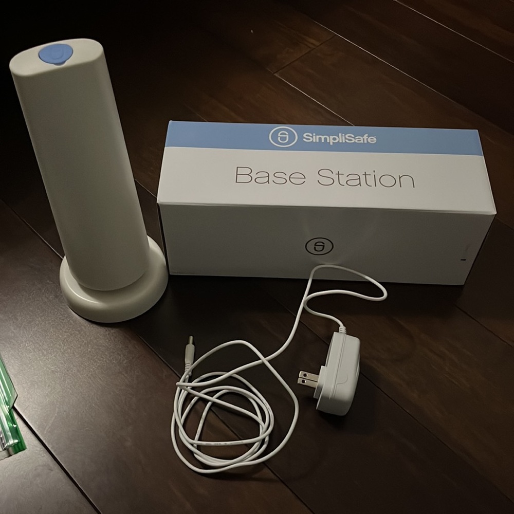SimpliSafe security system - Picture 8 of 9